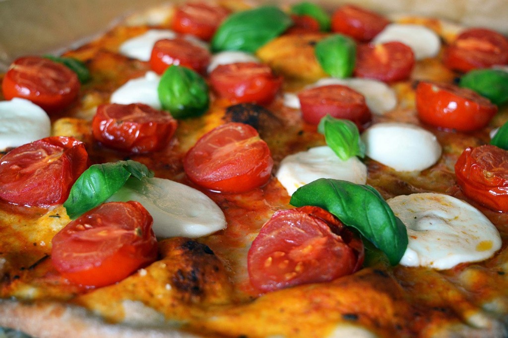 Pizza Margherita with einkorn flour